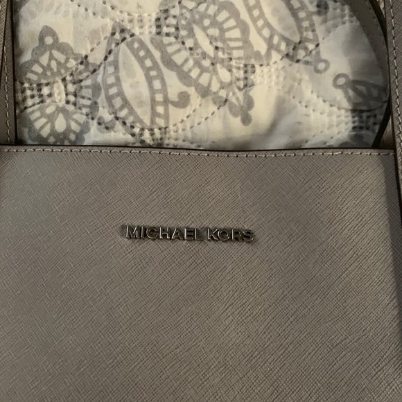 Michael Kors Large Gray Tote With Middle Pocket - Picture 2 of 4